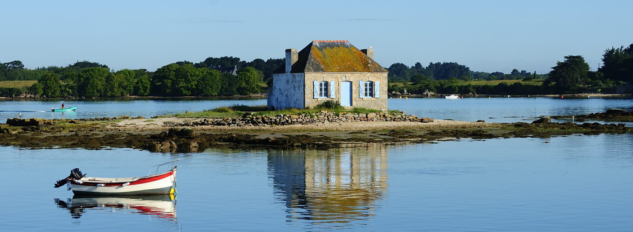 Maison aux volets bleus de Saint-Cado sur la Ria d'Etel.